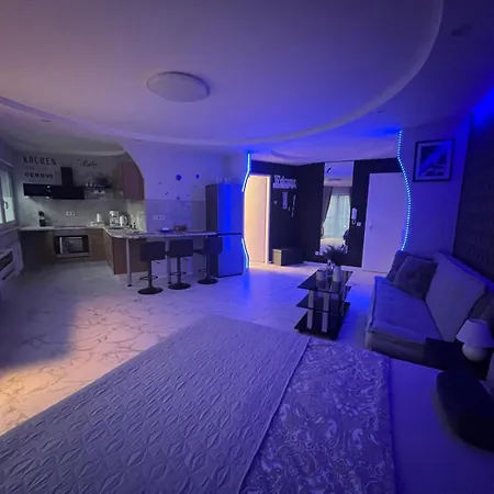 Viktor Deluxe * Gotha