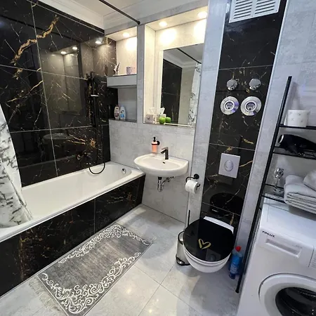 Viktor Deluxe Apartment *