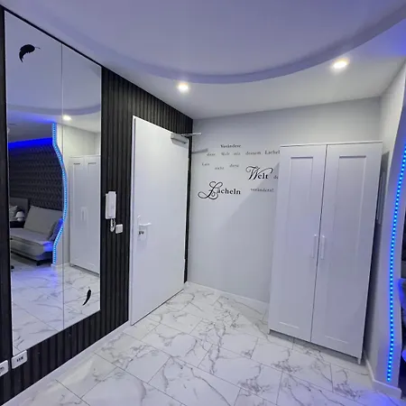 Viktor Deluxe Apartment *